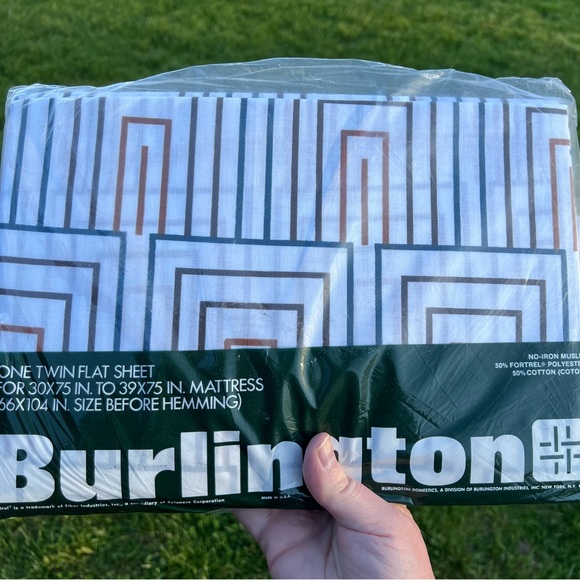 Burlington House Vintage Twin Flat Sheet Geometric Lines No Iron Muslin - Picture 1 of 8
